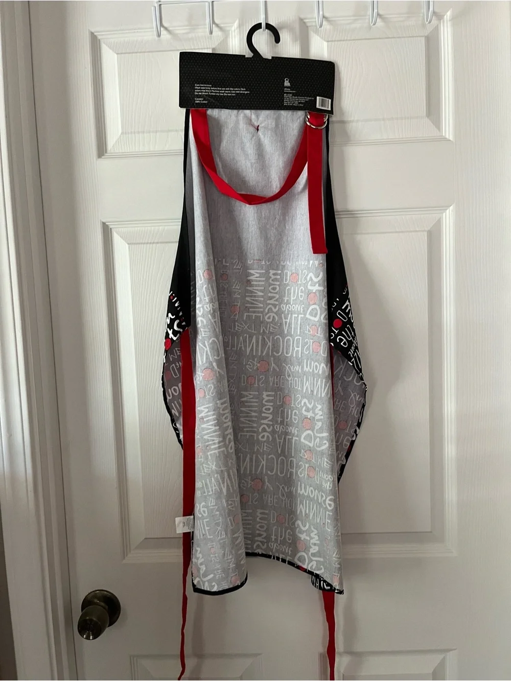NWT One Size Disney Minnie Mouse Black & Red Graphic Bib Apron